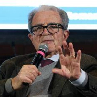Prodi e la tirata di capelli alla giornalista: &quot;Ho sbagliato, ma non accetto strumentalizzazione&quot;