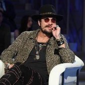 Osvaldo in ripresa, la nota della famiglia fa chiarezza: "Sta bene ed è lucido" Osvaldo in ripresa, la nota della famiglia fa chiarezza: "Sta bene ed è lucido"