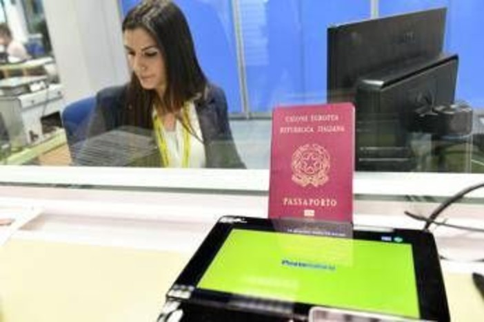 Il passaporto si può richiedere in 7.500 uffici postali in tutta Italia