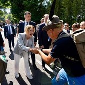Italia-Usa, governo 'smorza' polemica con Trump. Meloni dagli Alpini: "Un po' di sano orgoglio nazionale"