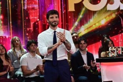 'Anche Stasera tutto è possibile', oggi puntata speciale dello show condotto da De Martino