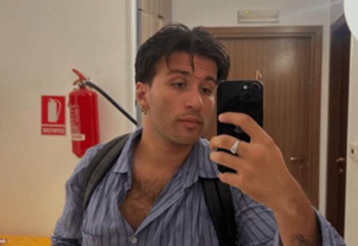 Eddie Brock a Sanremo 2026, chi è il cantautore romano: dalla reception all'Ariston Eddie Brock a Sanremo 2026, chi è il cantautore romano: dalla reception all'Ariston