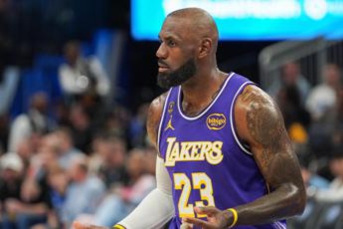 Nba, clamoroso LeBron James: lascerà i Lakers, due possibilità per il futuro
