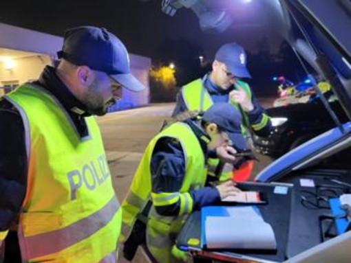 Incidenti, l'appello della Polstrada ai giovani: "Strada non è videogame, non bevete e andate piano"