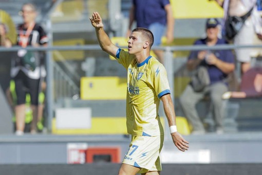 Doppietta di Raimondo e sigillo di Kvernadze, Frosinone batte Venezia 3-2