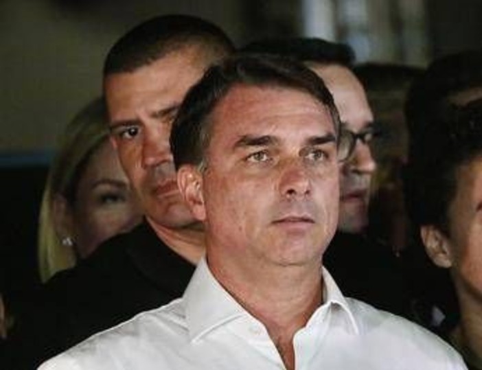 Brasile, Bolsonaro in fuga negli Usa? "Aereo in volo, il senatore è sparito" Brasile, Bolsonaro in fuga negli Usa? "Aereo in volo, il senatore è sparito"