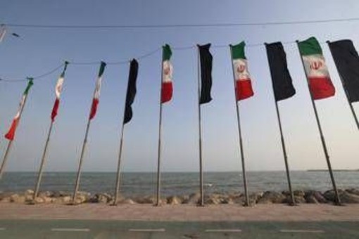 Iran, per Trump tre possibili strategie per battere Teheran. Araghchi: "Noi potenza invincibile"