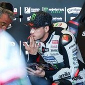 Gp Misano, cade subito Bezzecchi: cos'è successo e come cambia la corsa al Mondiale Gp Misano, cade subito Bezzecchi: cos'è successo e come cambia la corsa al Mondiale