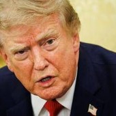 Usa-Iran, scaduta la tregua. Trump ora minaccia l'Oman: "Se vi mettete in mezzo vi bombarderemo" Usa-Iran, scaduta la tregua. Trump ora minaccia l'Oman: "Se vi mettete in mezzo vi bombarderemo"