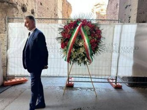Operaio di 22 anni muore al Colosseo, Giuli chiude anfiteatro romano. Meloni: "Ogni sforzo perché tragedie simili non si ripetano più" Operaio di 22 anni muore al Colosseo, Giuli chiude anfiteatro romano. Meloni: "Ogni sforzo perché tragedie simili non si ripetano più"