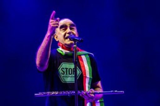 Elio: "De Gregori? Difendo suo diritto a parlare. Vannacci? Non mi piace, sono antifascista" Elio: "De Gregori? Difendo suo diritto a parlare. Vannacci? Non mi piace, sono antifascista"