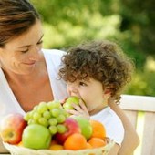 Caldo e bambini, il menù anti-afa dei pediatri: "Più acqua, frutta e pasti leggeri" Caldo e bambini, il menù anti-afa dei pediatri: "Più acqua, frutta e pasti leggeri"