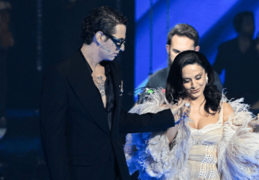 X Factor, scintille tra Lauro e Iezzi: "Stai facendo una figuraccia" X Factor, scintille tra Lauro e Iezzi: "Stai facendo una figuraccia"