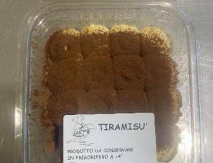 Sferetta metallica nel tiramisù, maxi richiamo alimentare: i lotti interessati