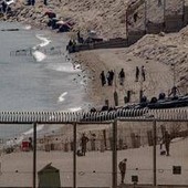 Migranti, Parlamento europeo condanna regolarizzazione Spagna: "Più protezione frontiere"