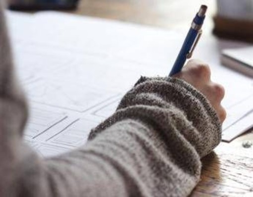 Torino, studente con disabilità ustionato con accendino da compagno di scuola Torino, studente con disabilità ustionato con accendino da compagno di scuola