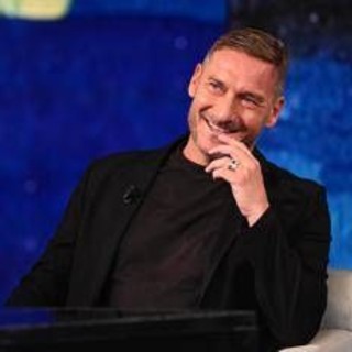 Roma, Totti 'sfotte' dopo i rigori sbagliati: "È uno scherzo? Non è mai successo" Roma, Totti 'sfotte' dopo i rigori sbagliati: "È uno scherzo? Non è mai successo"