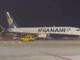 Spagna, falso allarme incendio su volo Ryanair: nella fuga 18 feriti lievi - Video