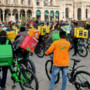 Milano ferma i rider nelle ore roventi: "Ma noi restiamo senza reddito"
