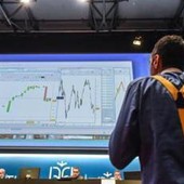 Piazza Affari chiude in rosso, crollano le borse asiatiche con Seoul
