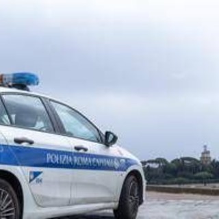 Entra nella chiesa del Gesù a Roma per gettare a terra le statue: bloccato 39enne nigeriano Entra nella chiesa del Gesù a Roma per gettare a terra le statue: bloccato 39enne nigeriano