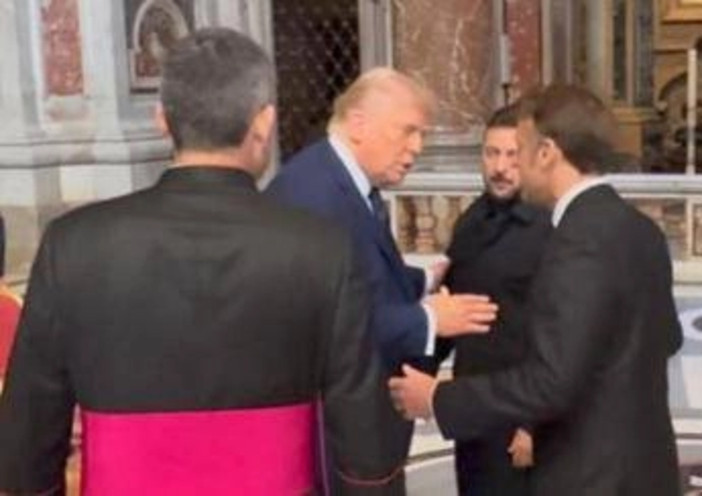 Trump ha 'cacciato' Macron in Vaticano? Cosa ha detto Donald, il video e il labiale