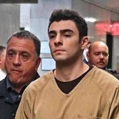 Luigi Mangione, processo rinviato dopo la dichiarazione di colpevolezza