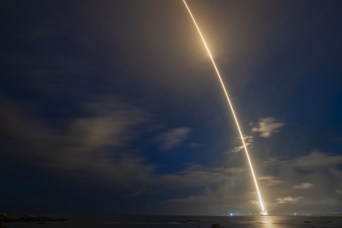 Cina, lanciato nello spazio un nuovo satellite per la trasmissione dati Cina, lanciato nello spazio un nuovo satellite per la trasmissione dati