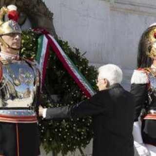 2 giugno, Mattarella all'Altare della Patria: &quot;Con referendum Italia scelse pace e libertà&quot;