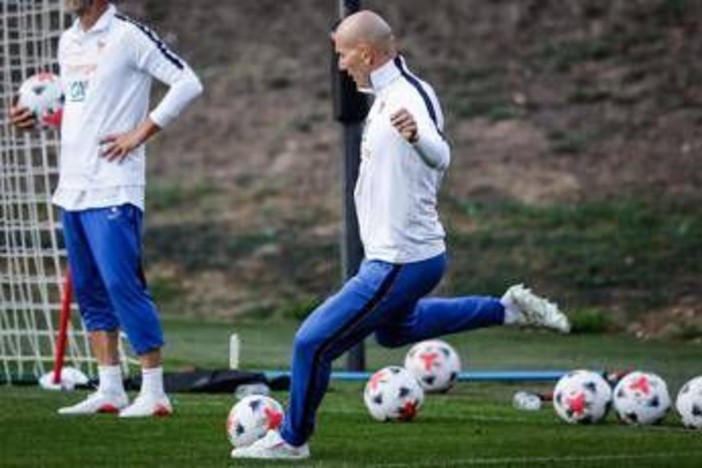 Koné esalta Zidane: "Non ha perso nulla della sua tecnica, ha ancora il tocco di palla" Koné esalta Zidane: "Non ha perso nulla della sua tecnica, ha ancora il tocco di palla"