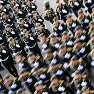 Russia, al via parata per Giorno Vittoria. Putin: &quot;Tutto il Paese sostiene offensiva in Ucraina&quot;