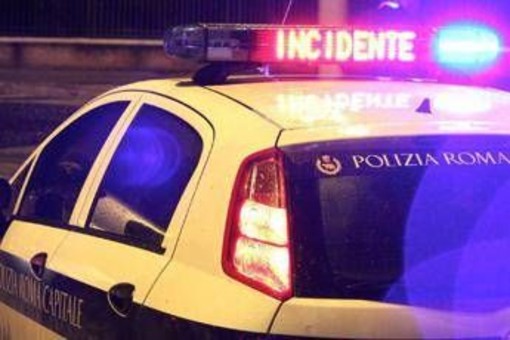 Roma, incidente fra taxi e scooter: un morto