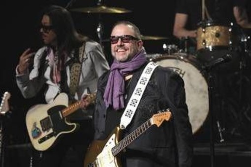 Morto Raul Malo, voce dei Mavericks e icona del country latino