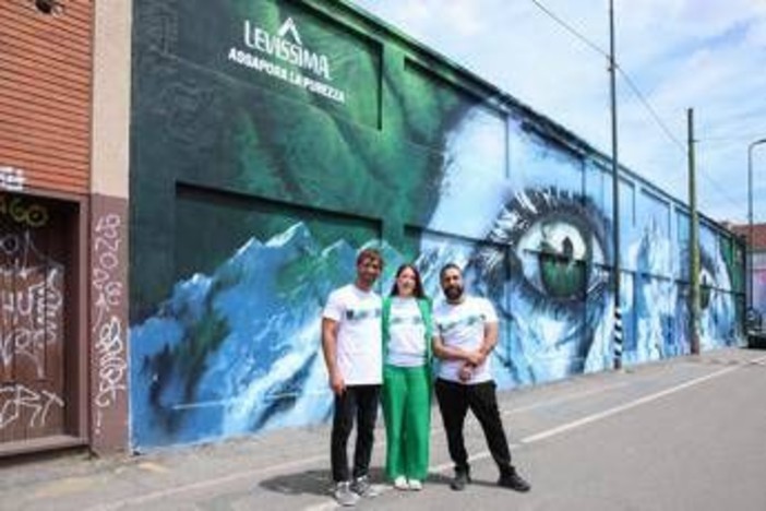 Milano, l'artista Danilo Pistone porta la purezza di Levissima in città Milano, l'artista Danilo Pistone porta la purezza di Levissima in città