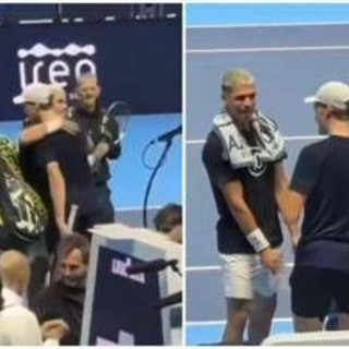 Sinner, abbracci e risate con Alcaraz a Torino. E Carlos pensa... al golf Sinner, abbracci e risate con Alcaraz a Torino. E Carlos pensa... al golf