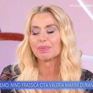 Valeria Marini in lacrime a La volta buona: "Frassica mi ha offesa". Ed esce dallo studio Valeria Marini in lacrime a La volta buona: "Frassica mi ha offesa". Ed esce dallo studio