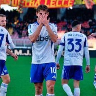 Serie A, vola il Como: 3-0 a Lecce. Il Cagliari rimonta il Torino, sprofondo Fiorentina Serie A, vola il Como: 3-0 a Lecce. Il Cagliari rimonta il Torino, sprofondo Fiorentina