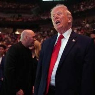 Trump, il nuovo piano: "Blocco subito lo Stretto di Hormuz". Negoziati o attacco? I messaggi all'Iran