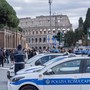 Fuochi d'artificio al Colosseo, agenti aggrediti: un arresto e una denuncia