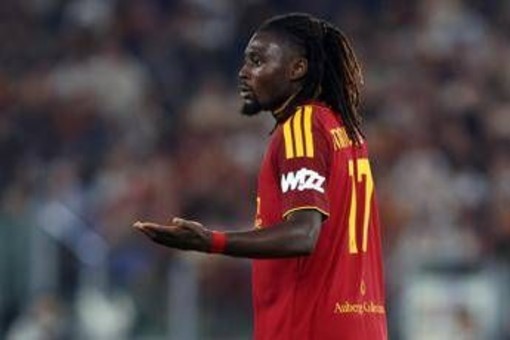 Roma in ansia per Koné: si accascia in campo al 16’, entra Pisilli