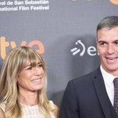 Spagna, la moglie del premier Sanchez rinviata a giudizio