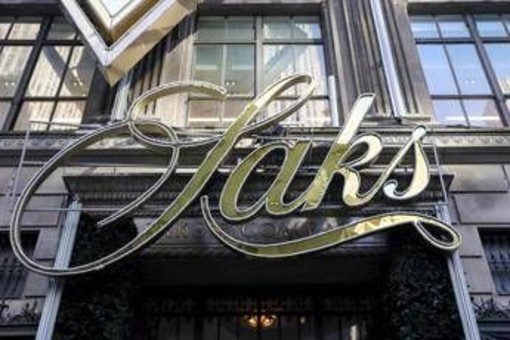 Saks in crisi, il colosso Usa dei grandi magazzini di lusso presenta istanza fallimento Saks in crisi, il colosso Usa dei grandi magazzini di lusso presenta istanza fallimento