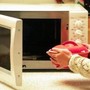 Forno a microonde fa male? Iss: "Non rende cibi meno sani"