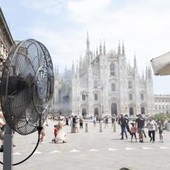 Caldo, il trucco contro l'umidità in casa usando... un cucchiaio Caldo, il trucco contro l'umidità in casa usando... un cucchiaio
