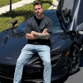 Finisce con la sua McLaren contro un albero e l'auto prende fuoco: morto a 27 anni l'influencer James Wehr Finisce con la sua McLaren contro un albero e l'auto prende fuoco: morto a 27 anni l'influencer James Wehr