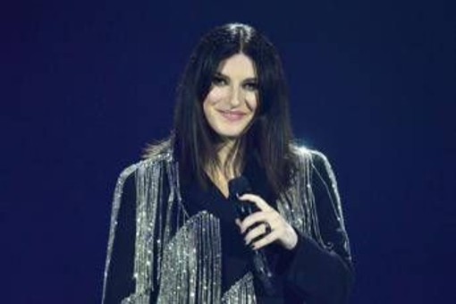 &quot;Una mia fan si nascose nella mia valigia&quot;, il racconto di Laura Pausini