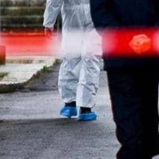 Prato, 37enne ucciso a coltellate in strada: fermati due giovani
