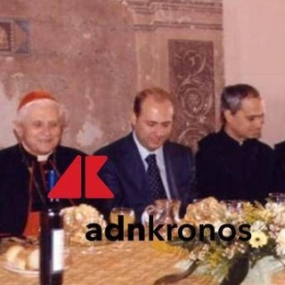 &quot;Quel giorno a pranzo a Ostia con 2 Papi&quot;, Bordoni (Lega) con Ratzinger e Prevost - Foto