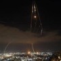 Buio, missili, paura e confusione: la strategia notturna dell'Iran contro Israele