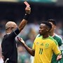 Messico-Sudafrica, piovono rossi: tre espulsi, caos ai Mondiali